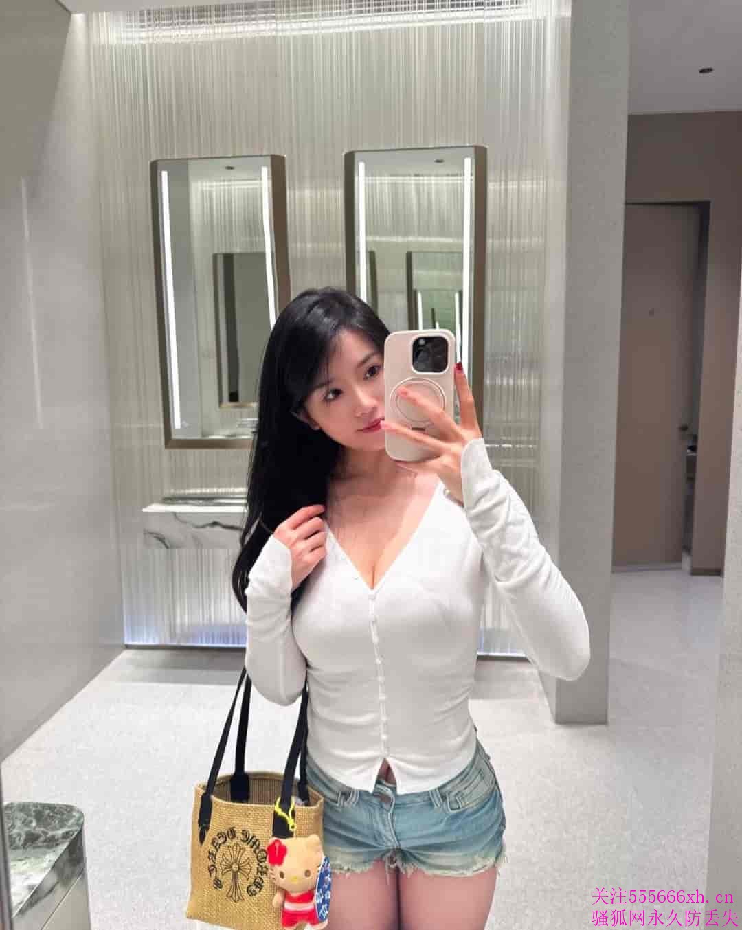 Screenshot_20260503-230802.与你 开群号1_edit_3667514820838.jpg