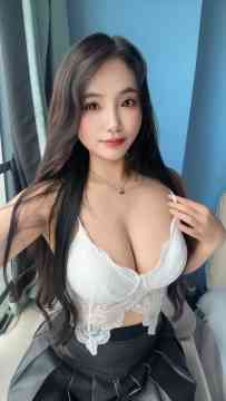 潭村极品气质丰满少妇奶瓶