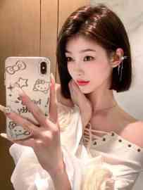 东晓南新人白嫩美女小雅