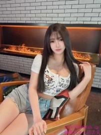 丰满翘臀美女-草莓