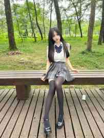 新人嫩妹大学生jk制服诱惑小薇